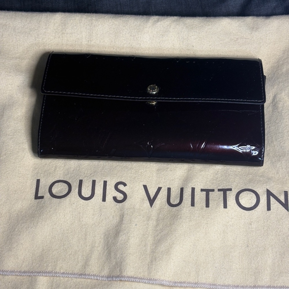 Louis Vuitton Venris Sarah long  Burgundy Wallet with dust bag